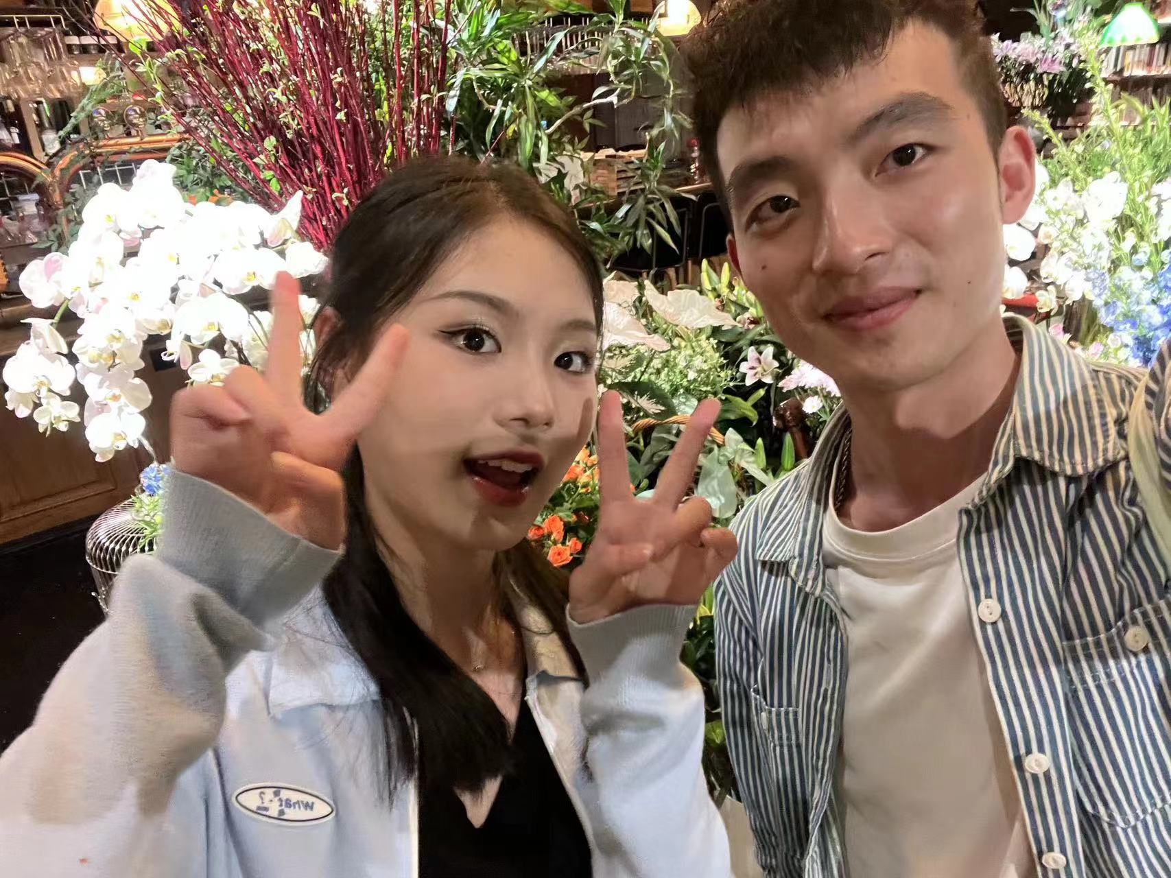 帅哥和美女都在当然缺不了fafa啦